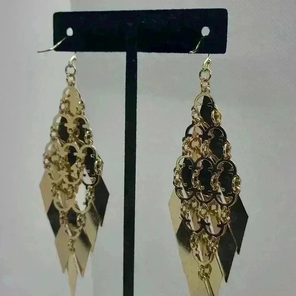 Vintage Gold-toned metal mesh Dangle chandelier style earrings - Picture 14 of 16